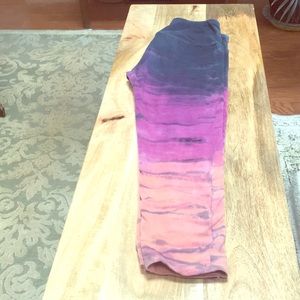 Hard Tail tie died 3/4 length size small.